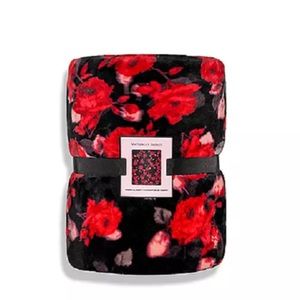 Victoria’s Secret 2019 Christmas Blanket- new